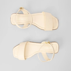 Sandália Penélope Salto Bloco Fivela Off White