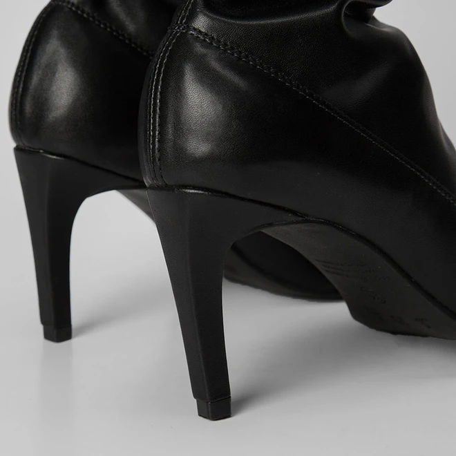 Bota Over The Knee Gabriela Salto Fino Preto