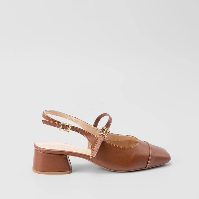 Scarpin Slingback Feminino Gabriela Salto Bloco Recorte Fivelas Caramelo