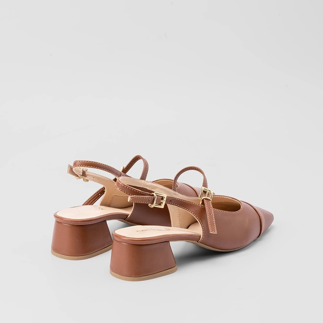 Scarpin Slingback Feminino Gabriela Salto Bloco Recorte Fivelas Caramelo