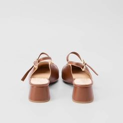Scarpin Slingback Feminino Gabriela Salto Bloco Recorte Fivelas Caramelo