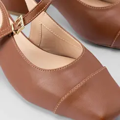Scarpin Slingback Feminino Gabriela Salto Bloco Recorte Fivelas Caramelo