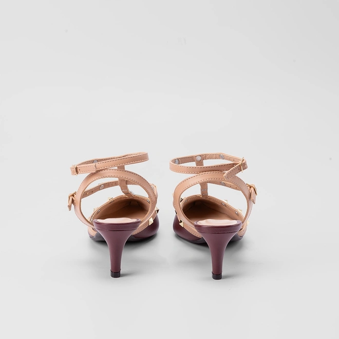 Scarpin Slingback Feminino Gabriela Salto Fino Fivelas Tachas Recortes Vinho