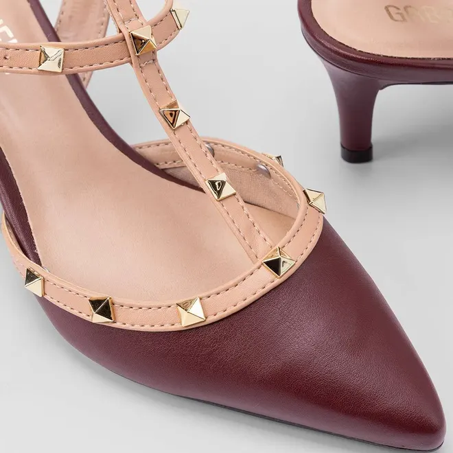 Scarpin Slingback Feminino Gabriela Salto Fino Fivelas Tachas Recortes Vinho