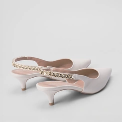 Scarpin Slingback Gabriela Detalhe Corrente Off White
