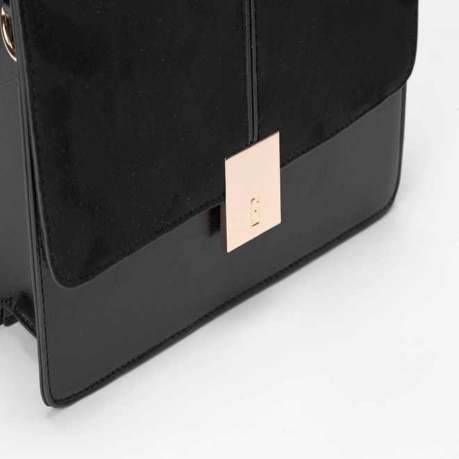 Bolsa Satchel Gabriela Suede Detalhe Lapela Preto