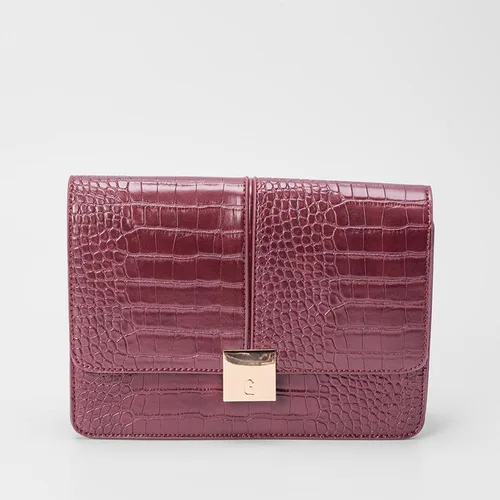 Bolsa Transversal Gabriela Média Textura Croco Detalhe Lapela Vinho
