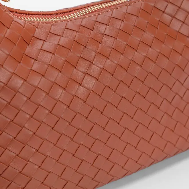 Bolsa Hobo Penélope Tressê Caramelo