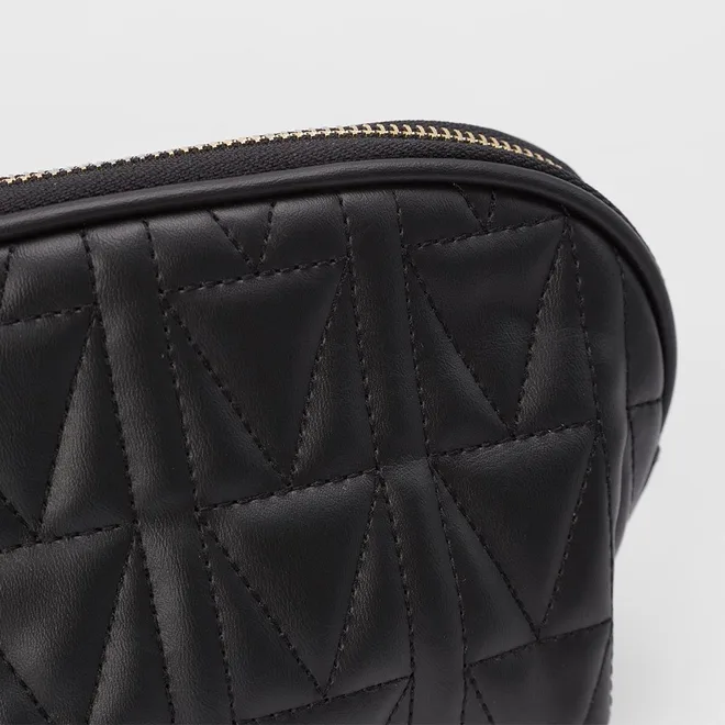 Necessaire Gabriela Meia Lua Matelassê Preto