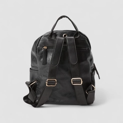 Mochila Feminina Penélope Bolso Frontal Detalhe Metalizado Preto