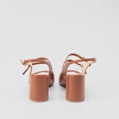 Sandália Gabriela Detalhe Decote & Fivela Caramelo