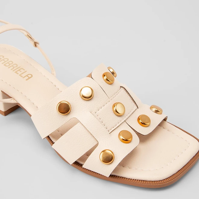 Sandália Gabriela Salto Bloco Tira Larga Rebite Off White