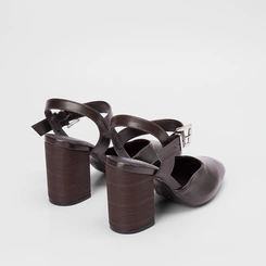 Scarpin Slingback Gabriela Salto Fachete Marrom