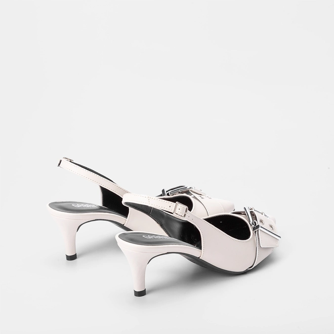 Scarpin Slingback Gabriela Detalhe Fivela Off White