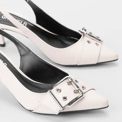 Scarpin Slingback Gabriela Detalhe Fivela Off White