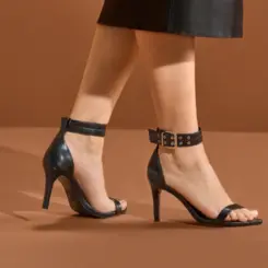 Sandália Gabriela Salto Fino Fivela Estilizada Preto