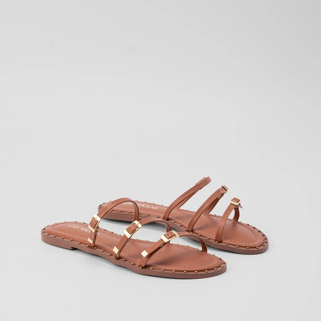 Rasteira Feminina Penélope Tiras Slim Detalhe Fivela & Rebite Caramelo
