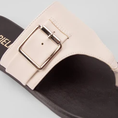 Rasteira Gabriela Tira Detalhe Fivela Off White