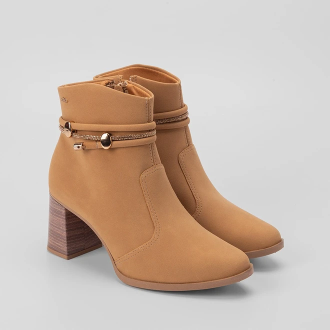 Ankle Boot Dakota Salto Grosso Detalhe Tiras Strass Nobuck Caramelo