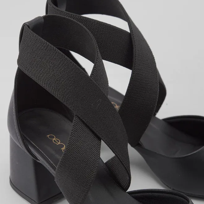 Scarpin Feminino Penélope Tiras Cruzadas Elástico Preto