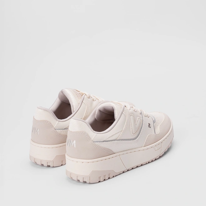 Tênis Casual Feminino Via Marte Recortes Nobuck Marfim & Bege