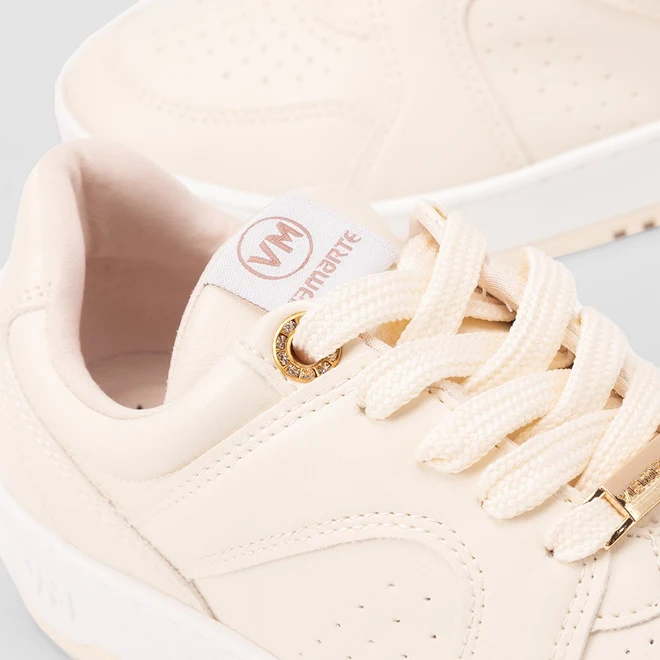 Tênis Via Marte Feminino Recortes Detalhe Ilhós Strass Marfim