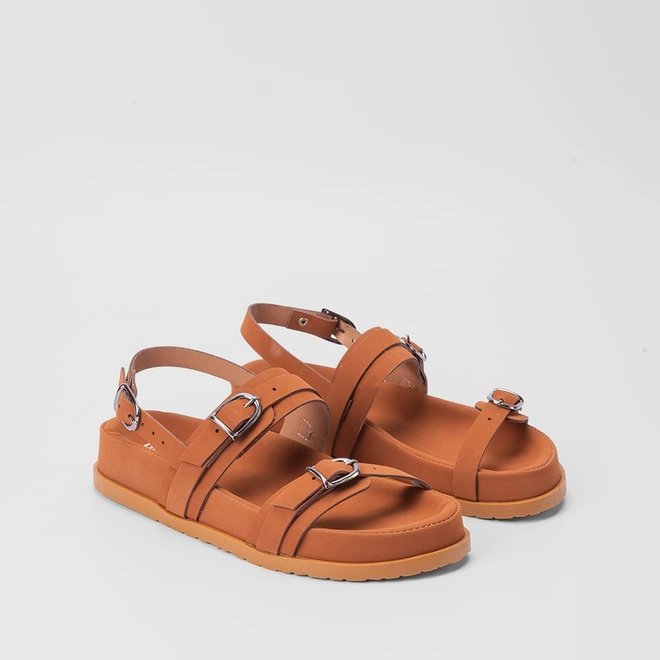 Sandália Papete Gabriela Tiras Fivela Nobuck Caramelo