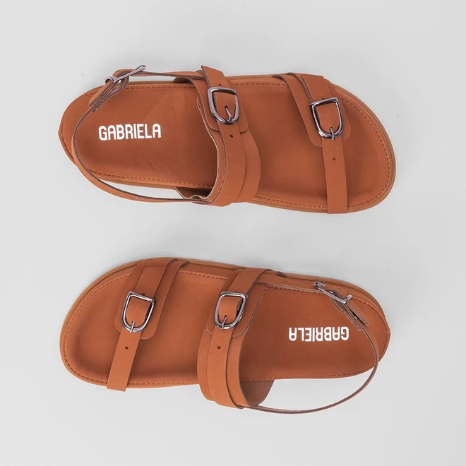 Sandália Papete Gabriela Tiras Fivela Nobuck Caramelo