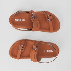 Sandália Papete Gabriela Tiras Fivela Nobuck Caramelo
