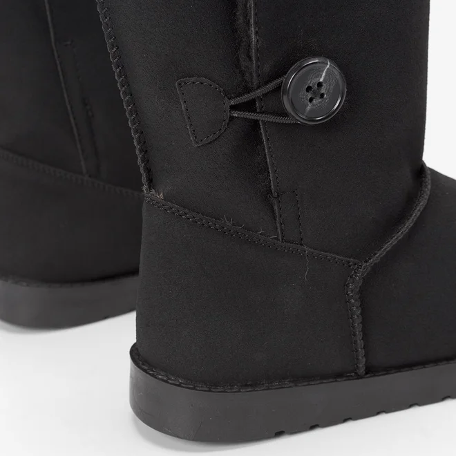 Bota Ugg Mooncity Detalhe Botão Preto