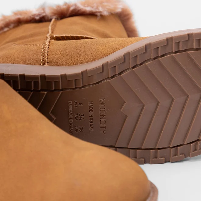 Bota Ugg Mooncity Detalhe Pelo Caramelo