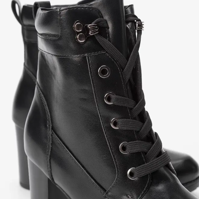 Bota Coturno Mooncity Salto Bloco Detalhe Ilhós Preto