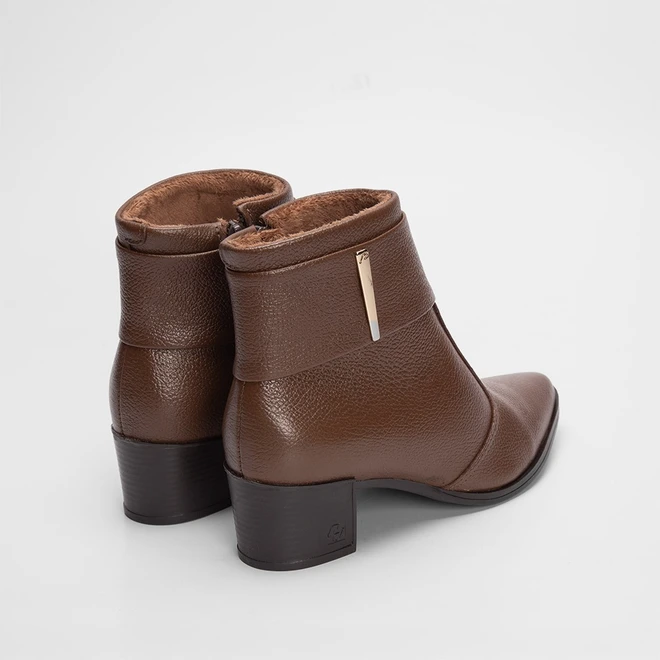 Ankle Boot Pegada Couro Detalhe Tira Marrom