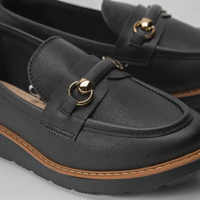 Mocassim Modare Anabela Detalhe Pesponto Preto