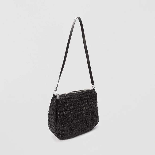 Bolsa Gabriela Grande Efeito Matelassê Preto