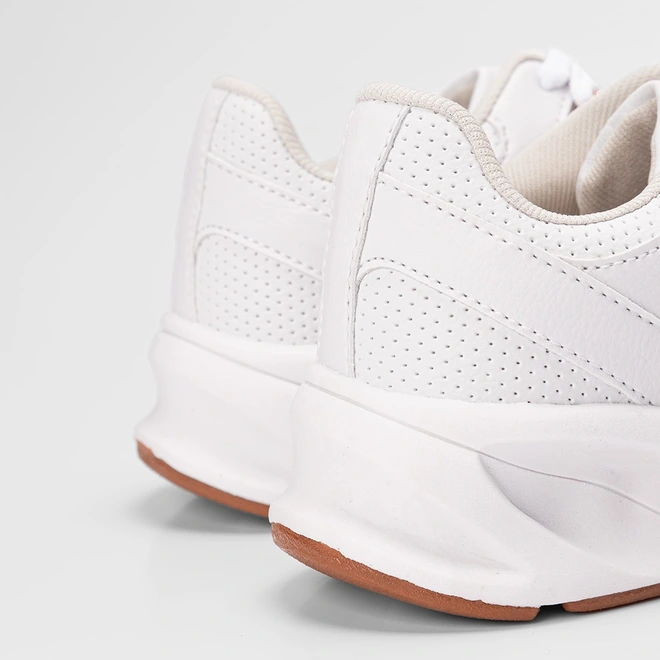 Tênis Chunky Gabriela  Detalhe Ilhós Metalizado Branco