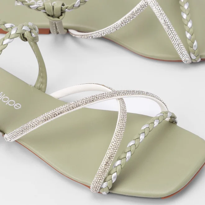 Sandália Rasteira Penélope Tiras Tressê & Strass Metalizado Verde Oliva
