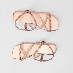 Sandália Rasteira Penélope Tiras Tressê & Strass Metalizado Rose Gold
