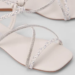 Sandália Rasteira Feminina Penélope Tira Tressê & Strass Metalizado Off White
