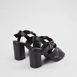 Sandália Gabriela Tira Tripla Preto