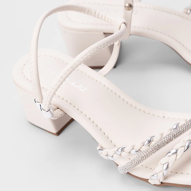 Sandália Penélope Tiras Strass & Tressê Metalizada Off White