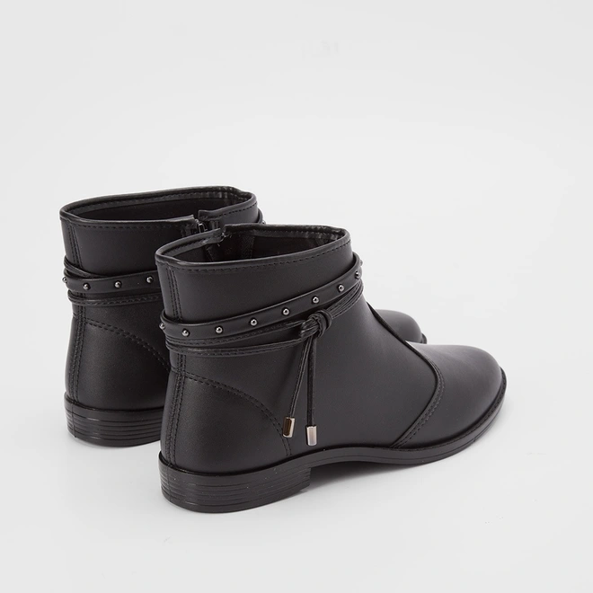 Ankle Boot Moleca Detalhe Tiras Slim Preto