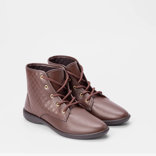 Ankle Boot Moleca Detalhe Pespontos Cruzados Marrom