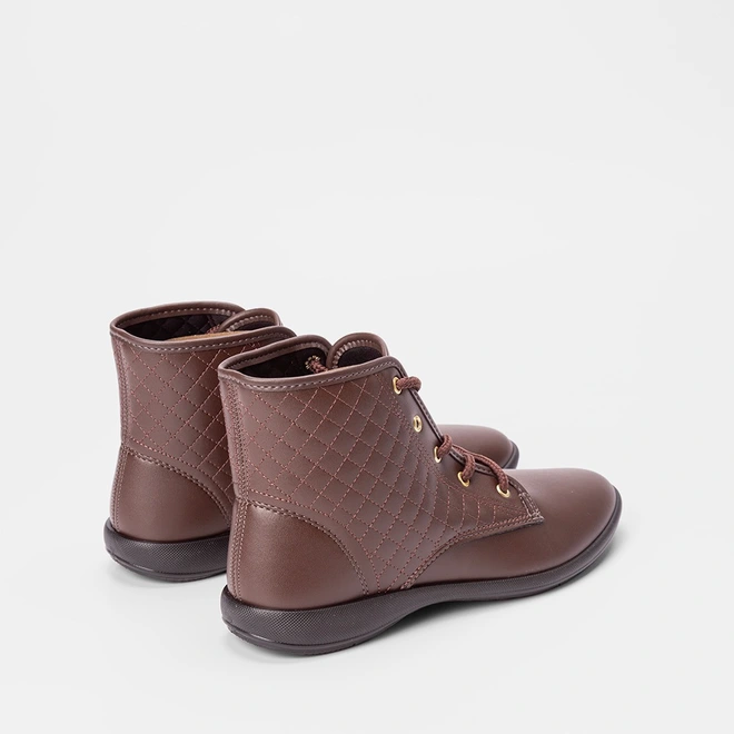 Ankle Boot Moleca Detalhe Pespontos Cruzados Marrom