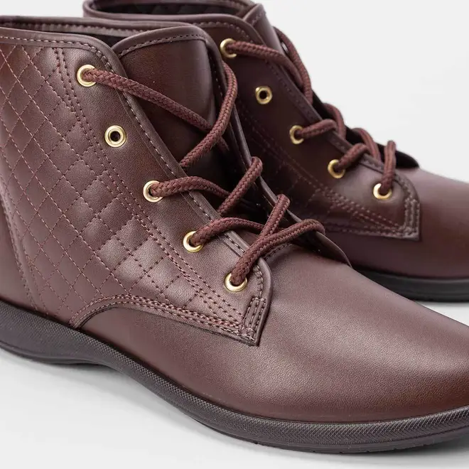 Ankle Boot Moleca Detalhe Pespontos Cruzados Marrom