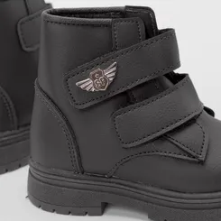 Bota Coturno Bebê Vertus Tiras Contato Detalhe Metálico Preto