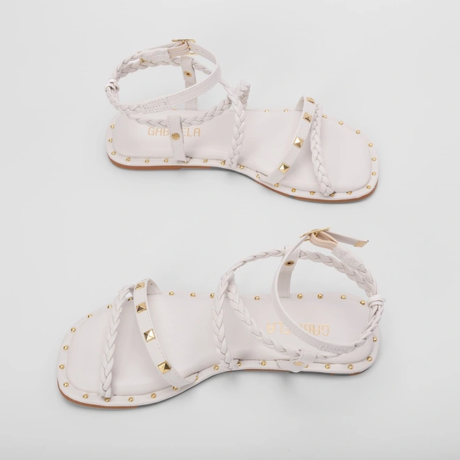 Sandália Rasteira Gabriela Tiras Tressê & Rebite Off White