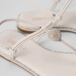 Sandália Rasteira Feminina Gabriela Enfeite Strass Off White