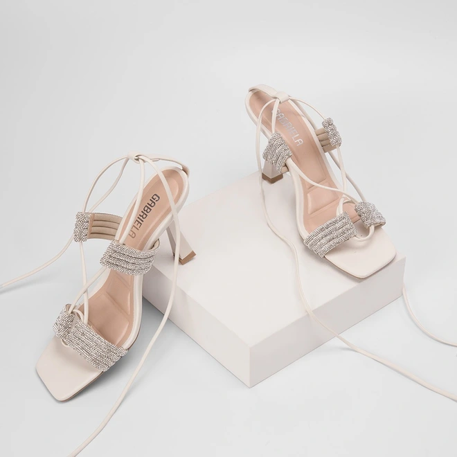 Sandália Gabriela Glam Salto Alto Taça Amarração Off White