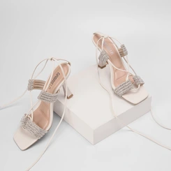 Sandália Gabriela Glam Salto Alto Taça Amarração Off White